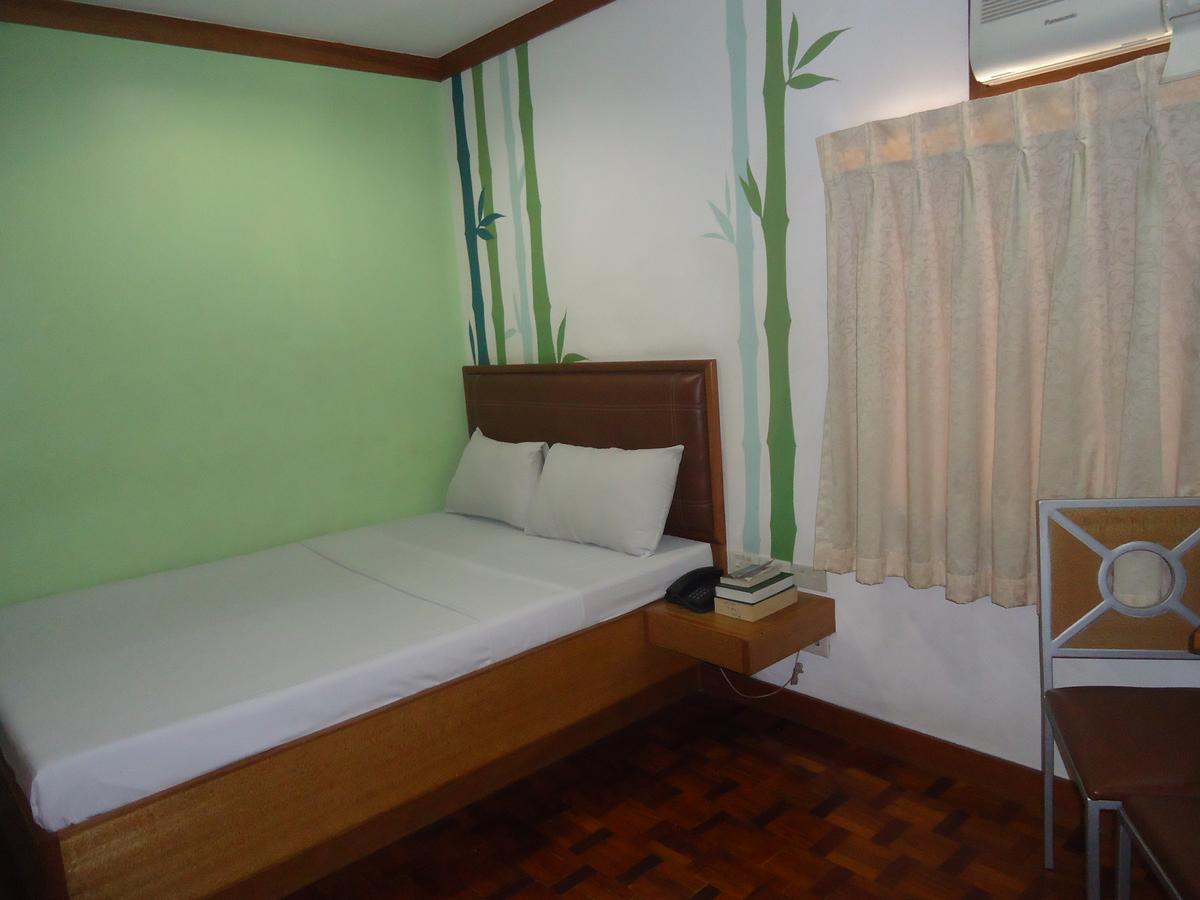 Park Bed And Breakfast Hotel Pasay Exterior photo